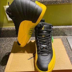 Jordan retro 12 university gold
